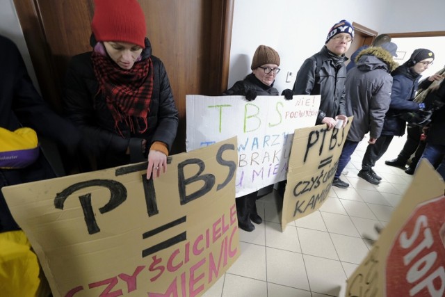 Protest mieszkańców PTBS w siedzibie spółki na początku lutego 2023 roku.