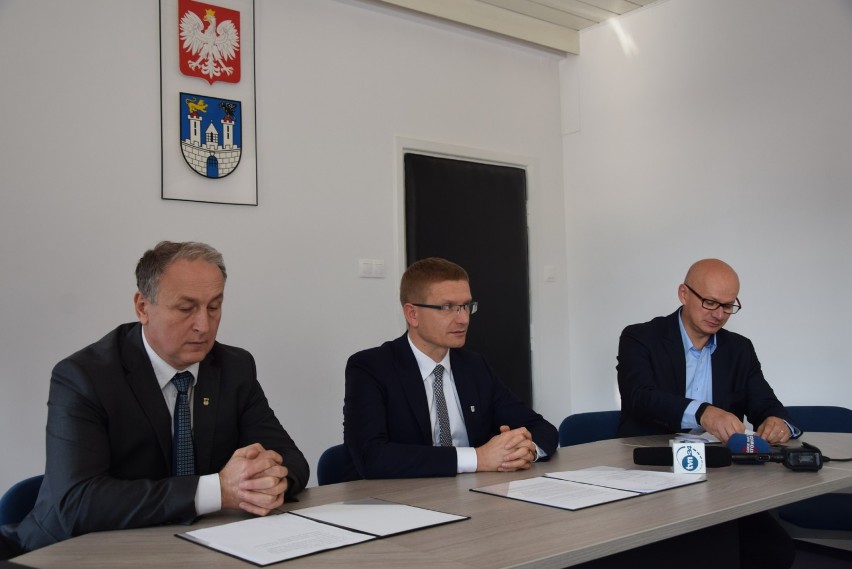 Częstochowa: Wybory Samorządowe 2018. Prezydent Krzysztof Matyjaszczyk podziękował za poparcie, a przegranych zaprosił do współpracy ZDJĘCIA
