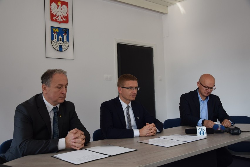 Częstochowa: Wybory Samorządowe 2018. Prezydent Krzysztof Matyjaszczyk podziękował za poparcie, a przegranych zaprosił do współpracy ZDJĘCIA