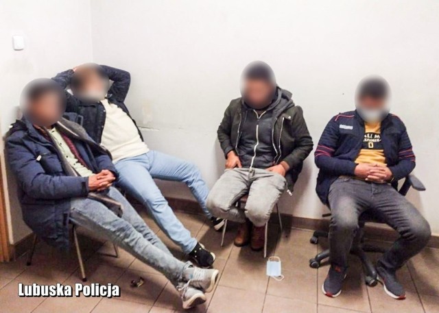 Policjanci z Gubina zatrzymali passata, który przewoził nielegalnych imigrantów.