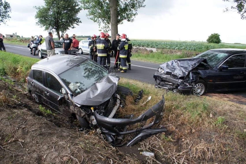 Wypadek w Żegocinie. Zderzyły się dwa auta osobowe