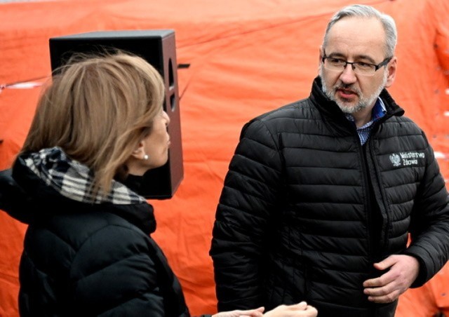 Unijna komisarz ds. zdrowia Stella Kyriakides i minister zdrowia Adam Niedzielski w Młynach k. Korczowej