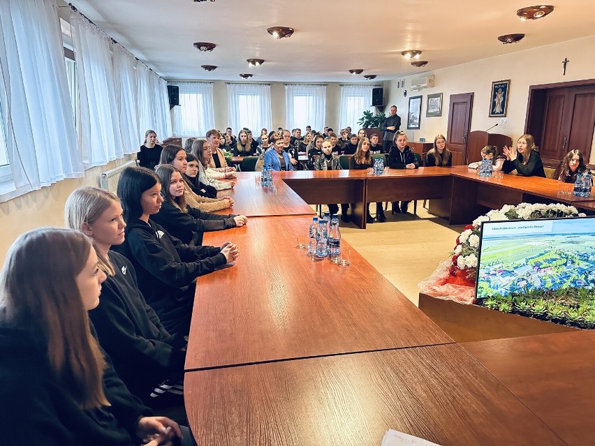 Lekcja WOS w praktyce - uczniowie z gminy Przemęt zapoznali się z lokalną polityką