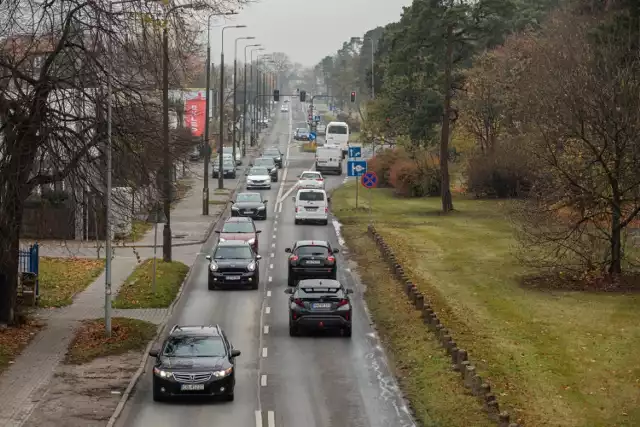 Ulica Nakielska od lat prosi się nie tyle o remont, co gruntowną modernizację.