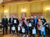 Medaliści Mistrzostw Polski Młodzików w boksie spotkali się z burmistrzem Bytowa
