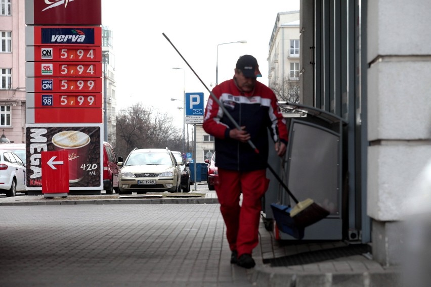 Ceny paliw na stacji przy ul. Polnej 1 w Warszawie, na...