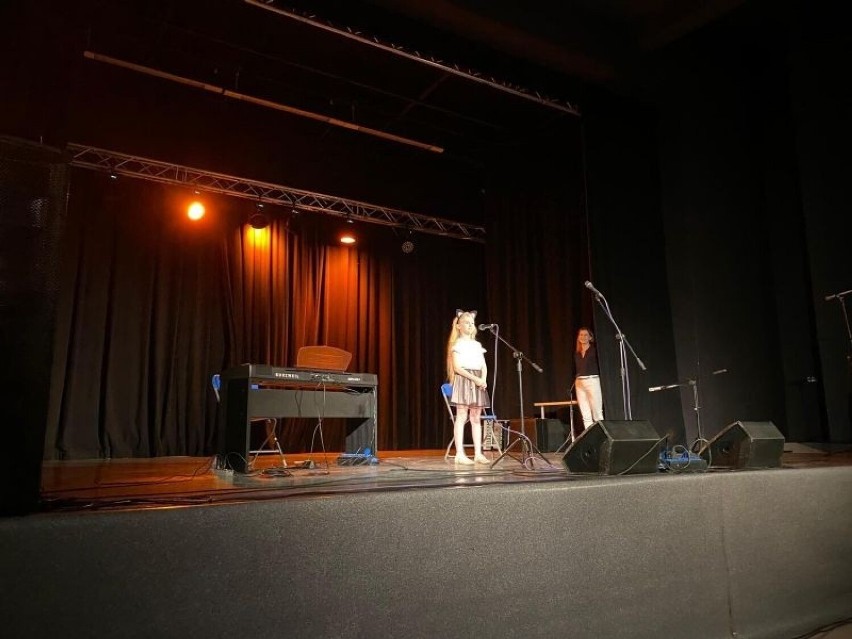 Uroczyste zakończenie roku w Centrum Edukacji Artystycznej GAMA w Sandomierzu. Było muzycznie i śpiewająco. Zobacz zdjęcia