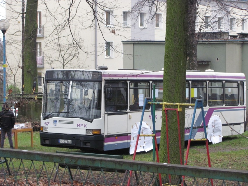 "Pokoloruj Raków" - malowali autobus MPK