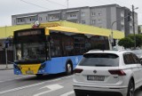 Niepełnosprawny pasażer przewrócił się w autobusie miejskim. Obwinia o to kierowcę