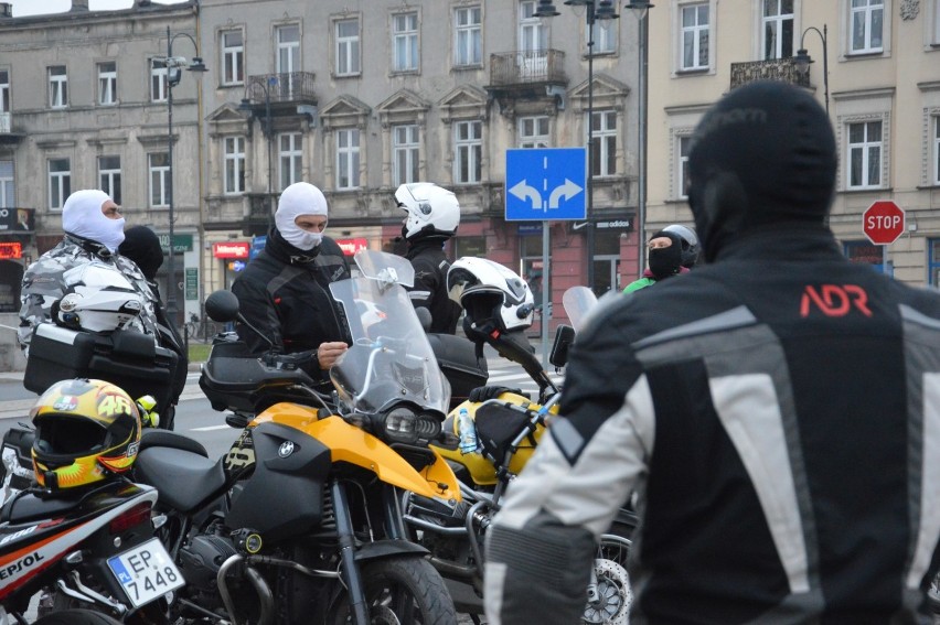 Motocykliści wyrazili dzisiaj poparcie dla protestujących kobiet w Piotrkowie