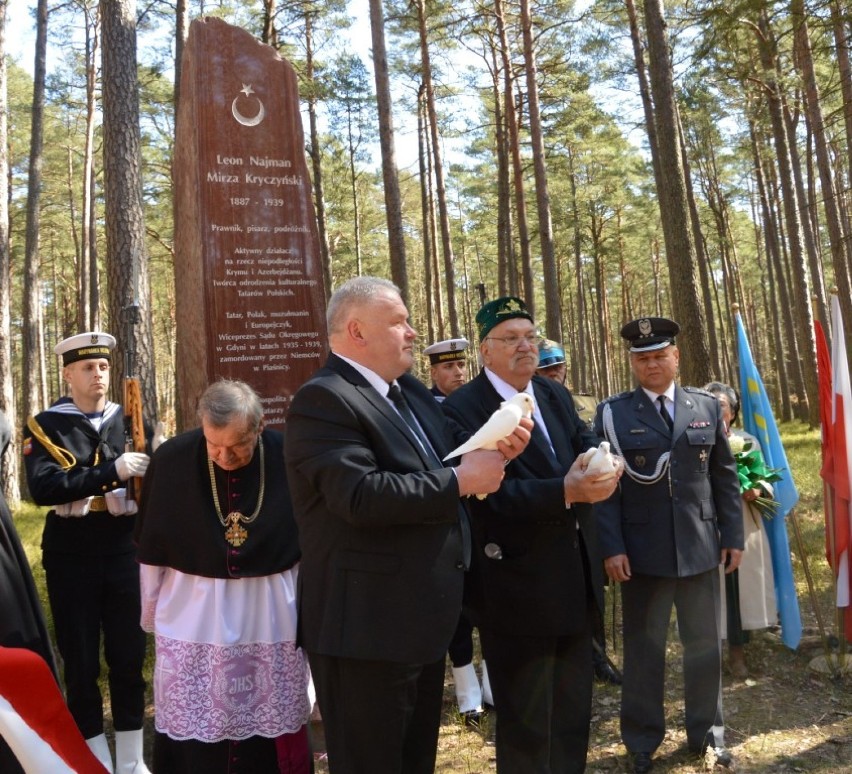 Pomnik Tatara Leona Kryczyńskiego w Lasach Piaśnickich