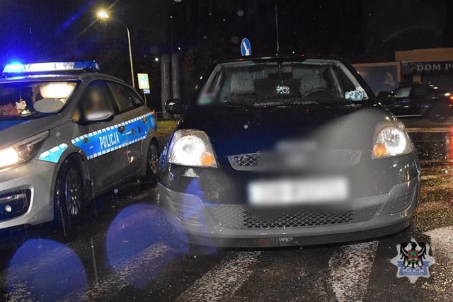 Poważny wypadek z udziałem pieszego w Wałbrzychu. Policjanci apelują kolejny raz o zachowanie zasad bezpieczeństwa wszystkich użytkowników dróg