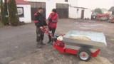 Mechanik z Opolszczyzny stworzył spalinową taczkę. Przewiezie do 350 kilogramów i naprawdę ułatwia pracę (wideo)