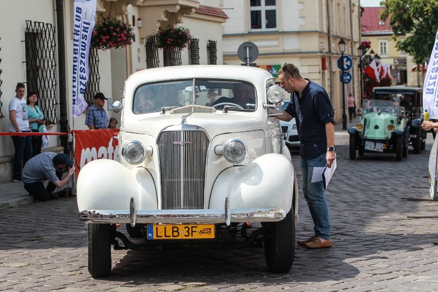 Na rzeszowski Rynek dotarł w sobotę 20. Podkarpacki Rajd...