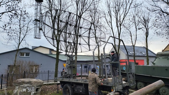 Park Militarno-Historyczny "Reduta" mieści się przy Muzeum Miejskim Sztygarka. Teraz możemy tu zobaczyć radar w pełnej okazałości
