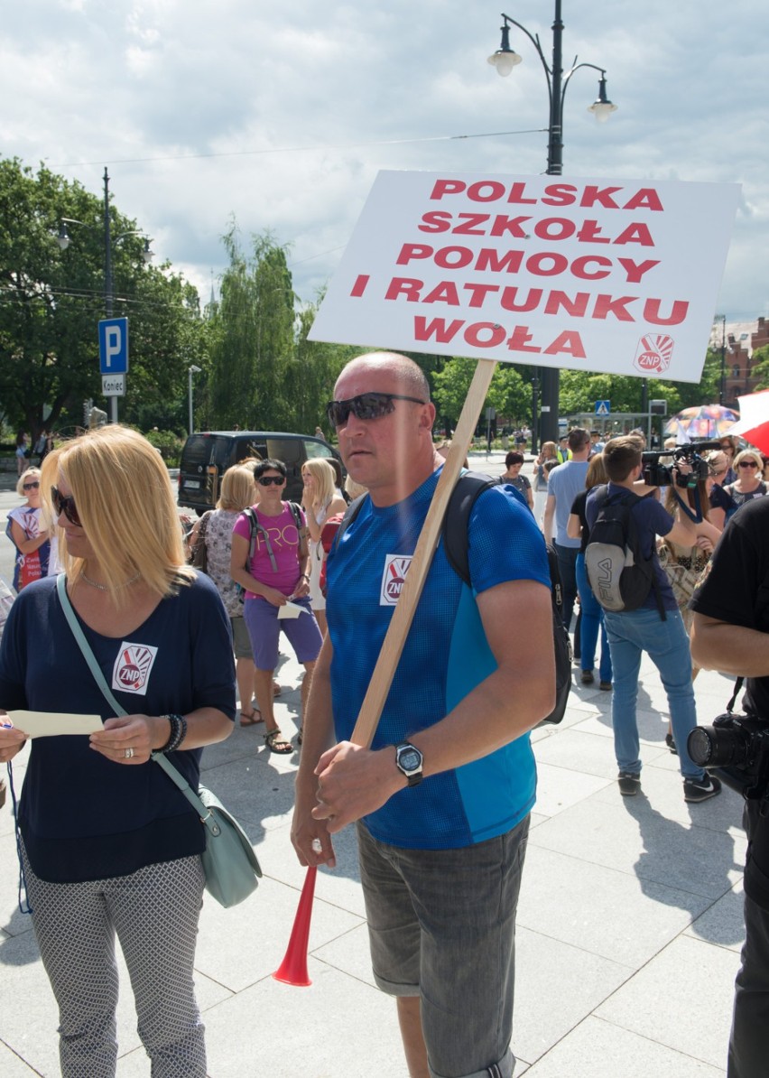 Minister edukacji narodowej w Toruniu. Pod CKK Jordanki...