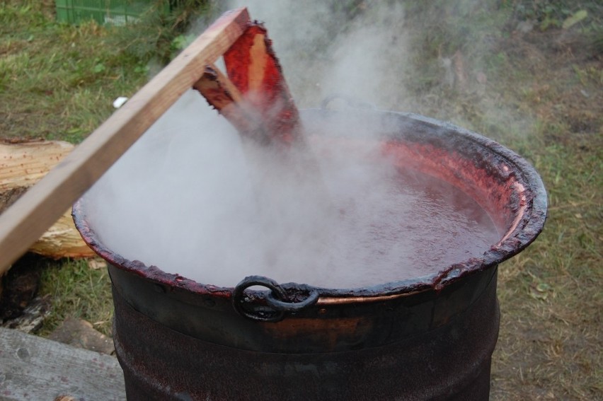 Nebrowo Wielkie. Festyn smażenia powideł i &quot;Drzewko za makulaturę&quot; [FOTO]