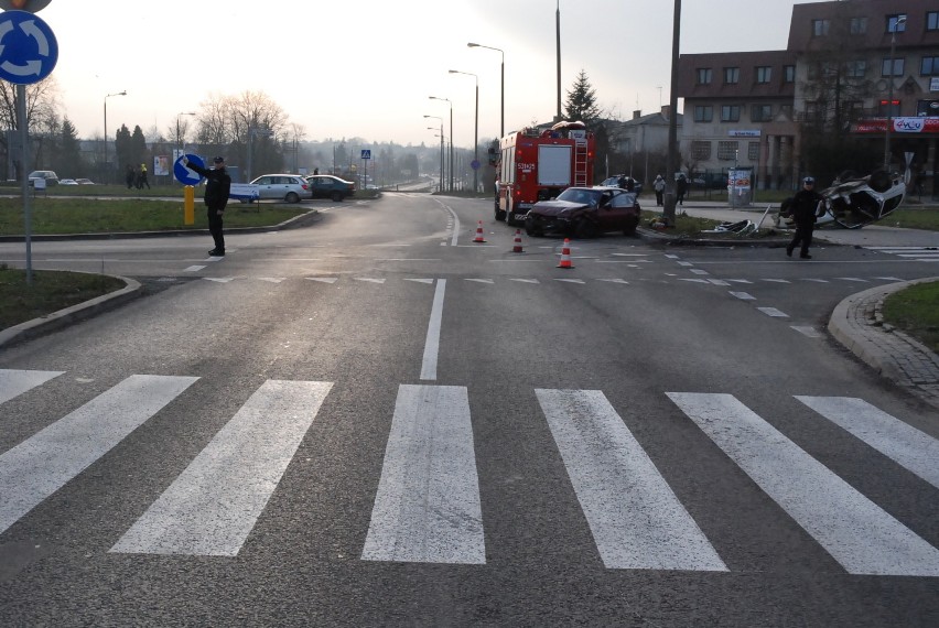 Policja ustala okoliczności piątkowego wypadku w Świdniku.