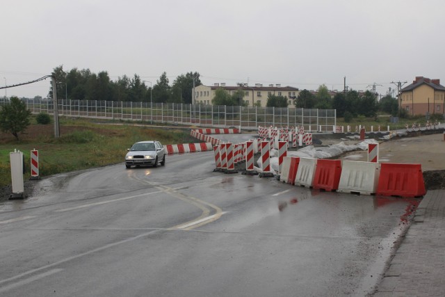 Fota z budowy ronda przy ulicy Rybnickiej, które połączy drogę z Drogą Główną Południową