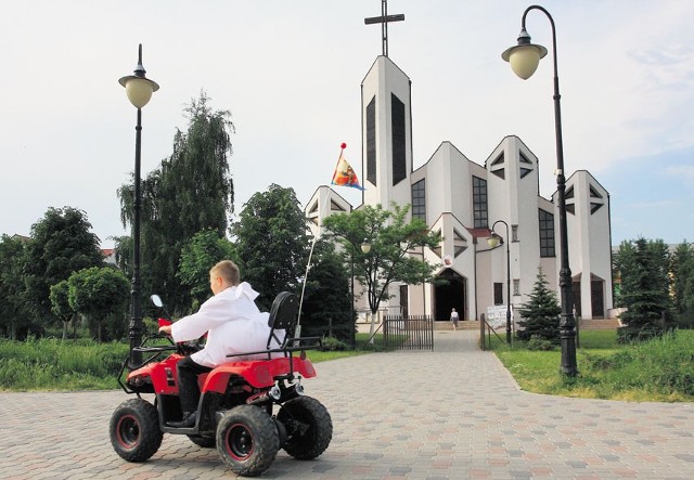 Parafia Najświętszej Maryi Panny Królowej Pokoju jest najmłodsza w Piotrkowie, część jej wiernych miałaby przejść do nowej parafii