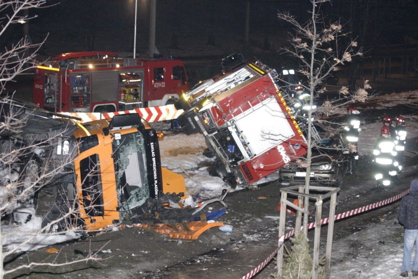 W wypadku uczestniczył wóz straży pożarnej, radiowóz i VW...