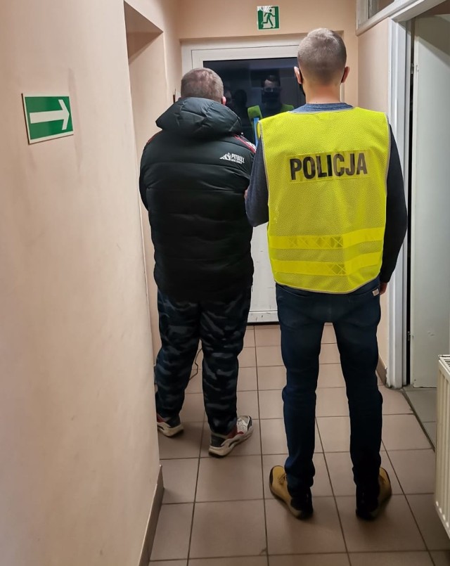 Przyszedł na komisariat policji z narkotykami!