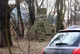 Zapomniany pomnik przy ulicy Wielogórskiej w Legnicy popada w ruinę, zobaczcie aktualne zdjęcia