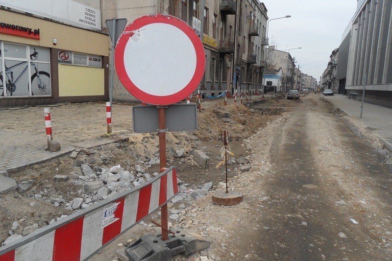 Trwa remont ulicy Garibaldiego. Mieszkańcy narzekają, że nie...