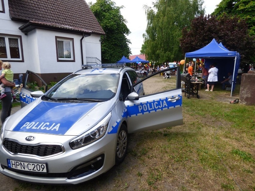 Nowa Wieś Lęborska. Festyn rodzinny z udziałem policjantów ZDJĘCIA