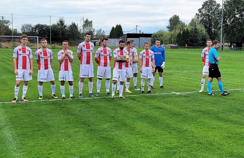 Piłkarze Beskidu Andrychów chętnie wsparli inicjatywę...