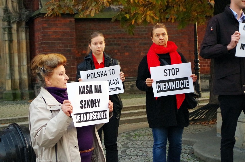 Zakaz edukacji seksualnej - protest w Legnicy [ZDJĘCIA]