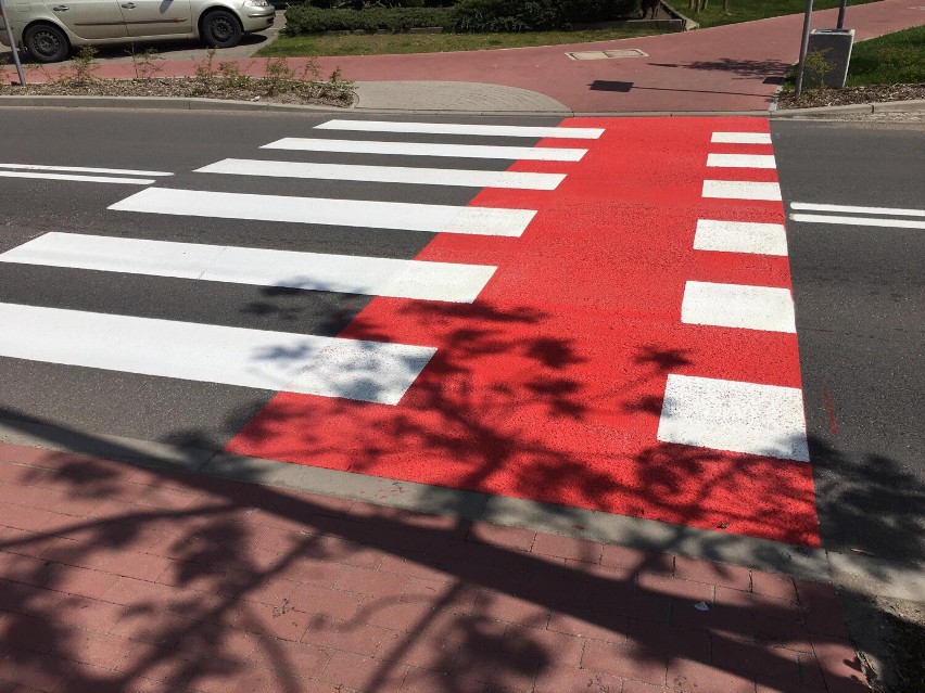 Pleszew na czerwono. Trwa malowanie ścieżek rowerowych w centrum miasta