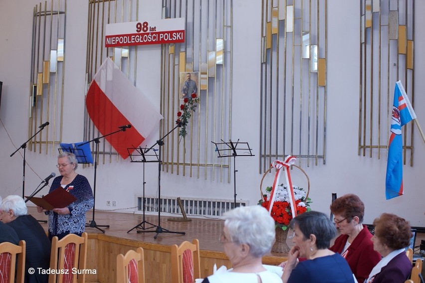 Stargardzcy emeryci wczoraj w DKK obchodzili Święto Niepodległości. Fotoreportaż Tadeusza Surmy