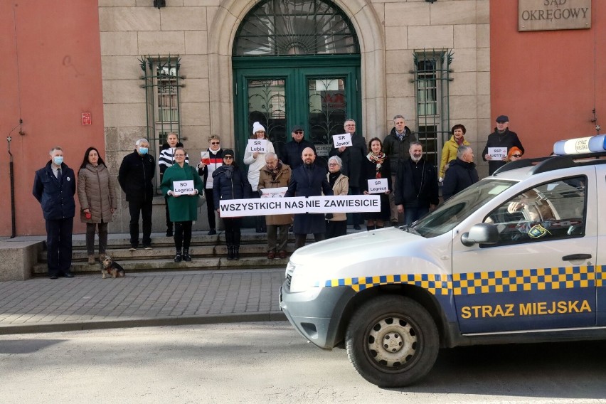 Legnica: Protest legniczan i sędziów regionu legnickiego - "Wszystkich nas nie zawiesicie"