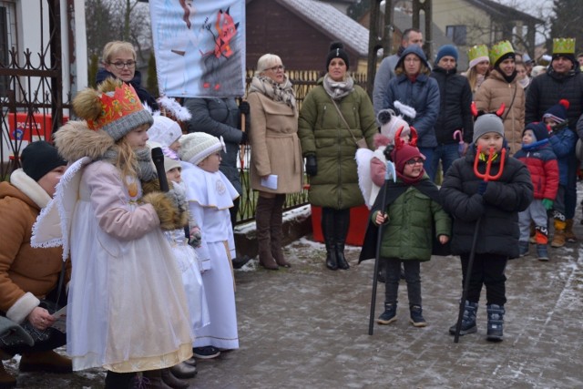 W Skępem tradycją się już stało organizowanie Orszaku Trzech Króli. Barwny korowód wyruszył w samo południe z rynku, by dotrzeć na plac odpustowy przed Sanktuarium NMP Skępskiej. Tym razem Trzej Królowie wsiedli do kabrioletu – najwidoczniej poszli z duchem czasu. Większość uczestników włożyła na głowę koronę. Nie zabrakło też oryginalnie przygotowanych strojów, wprowadzających w stosowny klimat. Dzieci z przedszkoli oraz uczniowie przygotowali scenki biblijne.