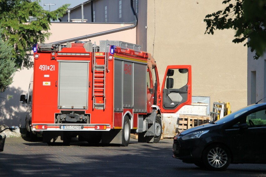 Zapaliła się elewacja podczas prac dekarskich [ZDJĘCIA]