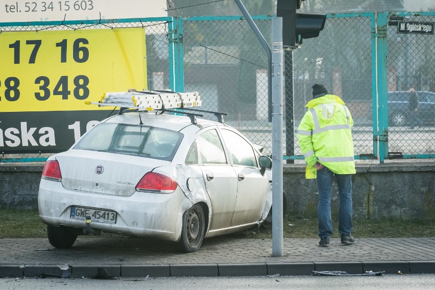 Groźny wypadek w pobliżu Focusa na Ogińskiego w Bydgoszczy [zdjęcia]