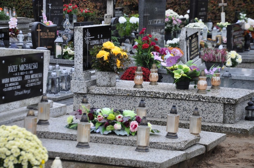 Cmentarz komunalny 2 listopada 2020 roku. Pleszewianie mogą już odwiedzać groby bliskich