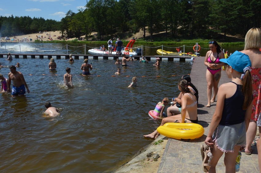 Ruszył sezon na kąpielisku Patyki koło Zelowa. W niedziele zawitały tam tłumy plażowiczów