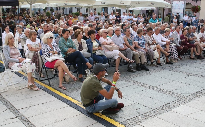 "Muzyczny Rynek" w Kaliszu. Pieśni Włodzimierza Wysockiego w...