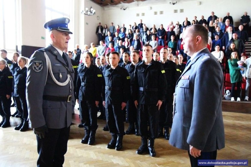 Przysięgę złożyło 47 nowych policjantów przyjętych do służby...