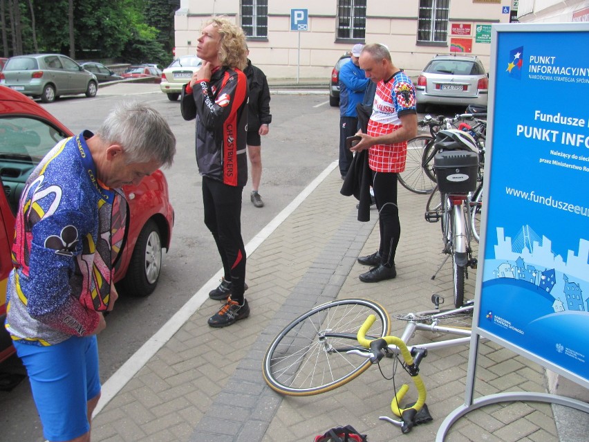 Rowerowa pielgrzymka samorządowców wyruszyła z Kalisza do Częstochowy. ZDJĘCIA