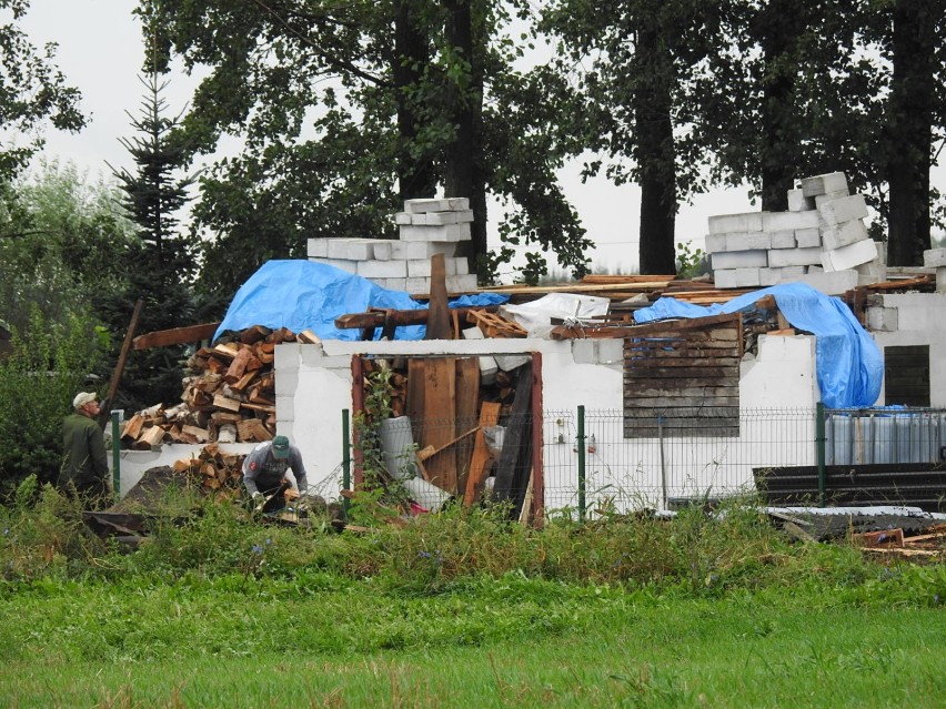 Trwa szacowanie strat. Ucierpiały budynki mieszkalne i...