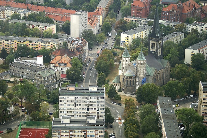 Analizując wyniki badań, nietrudno zauważyć, że mieszkańcy...