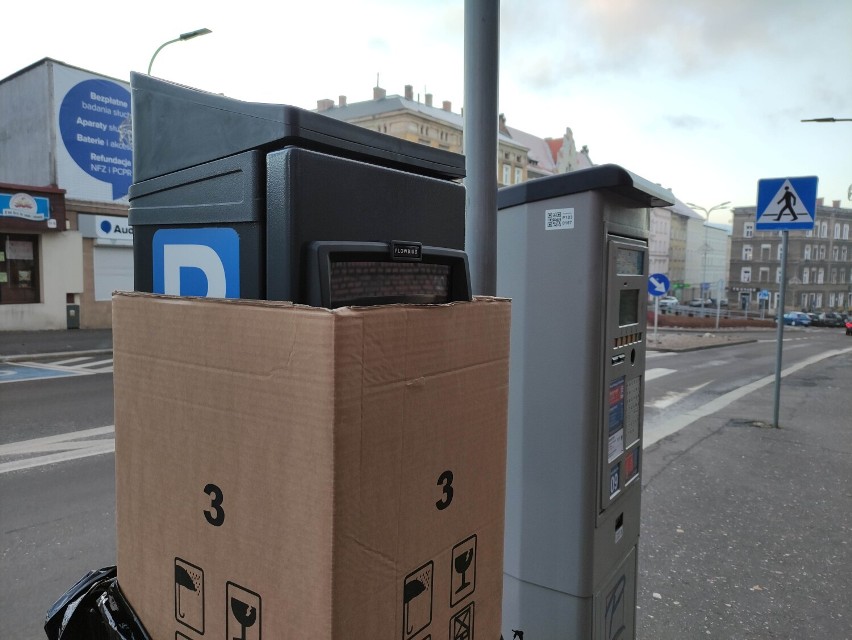 Na wałbrzyskich placach parkingowych i przy ulicach w...