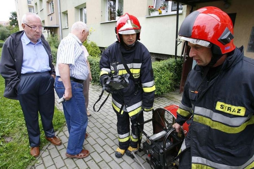 Wałbrzych: Pożar mieszkania przy ulicy Długiej (ZDĘCIA I FILM)
