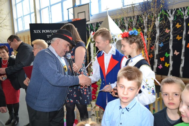 W Szkole Podstawowej w Tuchlinie odbył sie XIX Powiatowy Przegląd Teatrów Szkolnych Kaszebsko Bina 2018.