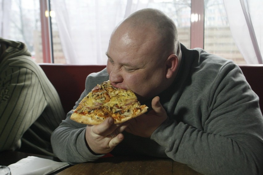 Mistrzostwa Legnicy w jedzeniu pizzy na czas - Piotr Grzelak