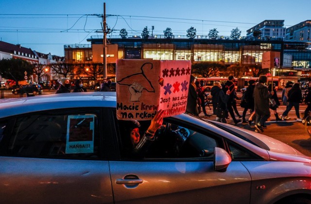 Strajk Kobiet 29.10.2020. Przemarsz pieszych i przejazd samochodów z Gdańska do Gdyni