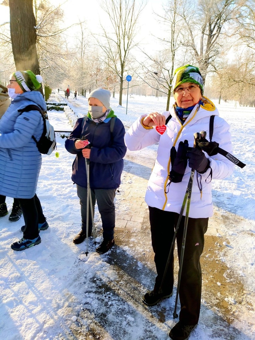 Entuzjasci Nordic Walking Plus włączyli się w Marsz z Serduszkiem